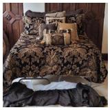 Queen Comforter W/Throw Pillows