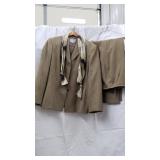 1 Le Suit poly 2 piece size 18