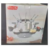 NIB Dash Deluxe Fondue Maker