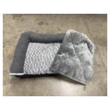 Small Dog Bed ( Zipper Broken)