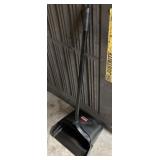 (1) Rubbermaid Commercial DustPan