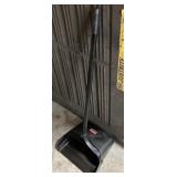 (1) Rubbermaid Commercial DustPan