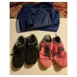 Size 8 shoes with closet hanger