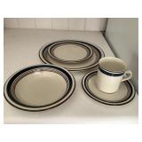 Round-A-Bout Stoneware Blue 5 Piece Set