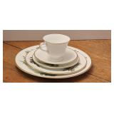 (4) Pc  BOEHM Chickadees And Holly Place Setting