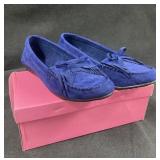 (1) Pair of SOS Fridge Moccasin Size 6