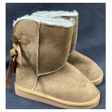 (1) Pair of SOS Children Winter Boots Size 11