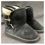 (1) Pair of SOS Children Winter Boots Size 6