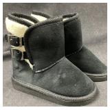(1) Pair of SOS Children Winter Boots Size 7
