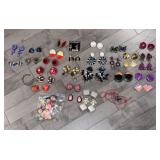 (31) Pairs Vintage 80