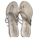 Toscanella Size 7.5 Silver Thong Sandals
