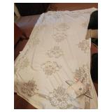 8x4 Foot White Tablecloth with 8 Napkins