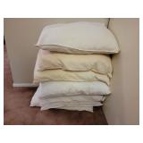 (7) Standard Pillows