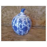 Oriental Pumpkin Vase W / Lid 6 in