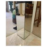 Mirror Pedestal