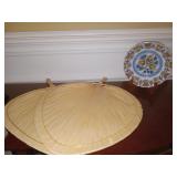 (2) Leaf Fans & Makkum Decoration Plate