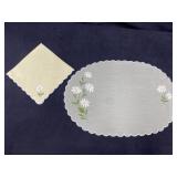 (8) Placemats and (8) Napkins