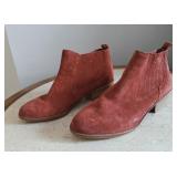 Gianni Bini Burgundy Suede Heeled Booties Sz7