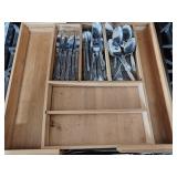 (2) Expanding Cutlery Organizers with Cutlery