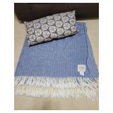 Nido Throw w pillow