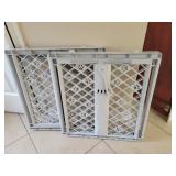 (2) Safety Gates extends to 41in