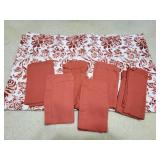 Tablecloth & Napkins