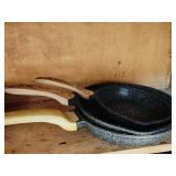 (3) Pans
