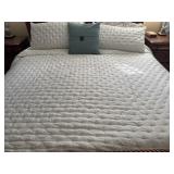 King Size White & Floral Bedding Set W/ Pillows