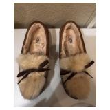 Sz: 7, UGG Bow Slippers