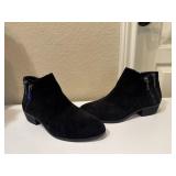 Sz: 7, Gianni Bini Black Ankle Bootie