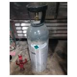 Carbon dioxide gas container for carbonated