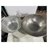(2), 1 Aluminum Colander & 1, Mixing Bowl