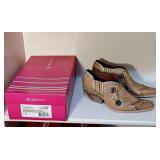 BCBG Leather Western Booties Sz 7