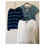 (3) GAP Tops Sz LG