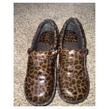 BOC Womenï¿½s Clogs Sz 8