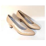Salvatore Ferragamo Nude Pumps Sz 7.5