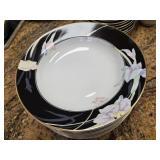 (1) Mikasa 8 1/2 Shallow Bowls
