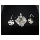 Premier Designs Bold Clip On Pendant + Hammered