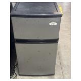 19"x20.5"x33" SPT Mini Fridge with Freezer
