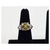 Beautiful Light Green Stone Fashion Ring Sz 5