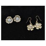 (2pr) Gold Tone Floral Earrings