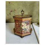 Toyo Trinket box w/Floral Design
