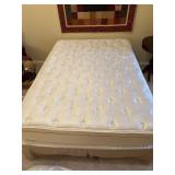 Sz: Queen Bed Set & Box Spring