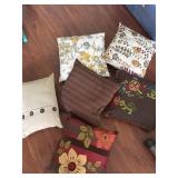 6 Decorative Pillows