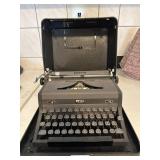 Royal Vintage Antique Typewriter