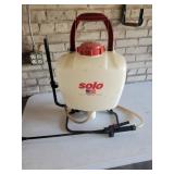 Solo 4gal backpack sprayer