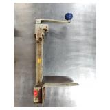 EDLUND MANUAL CAN OPENER WITH BASE