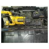 DeWalt 18V battery sawzall w/Case