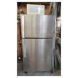 Fridge/freezer and microwave