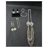 (1) Statement Necklace, Premier Designs Cross